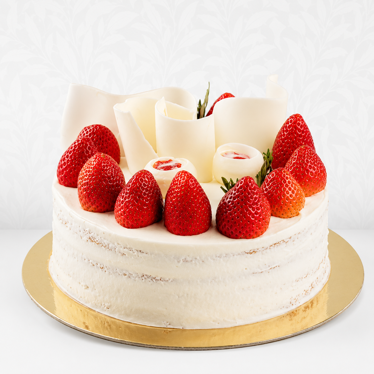 White Pleasant strawberry cake